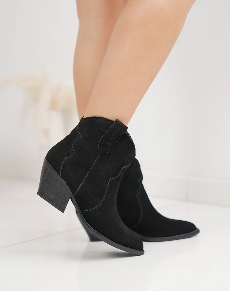 Bottines femme en cuir noir style santiag avec talon biseauté et intérieur fourré