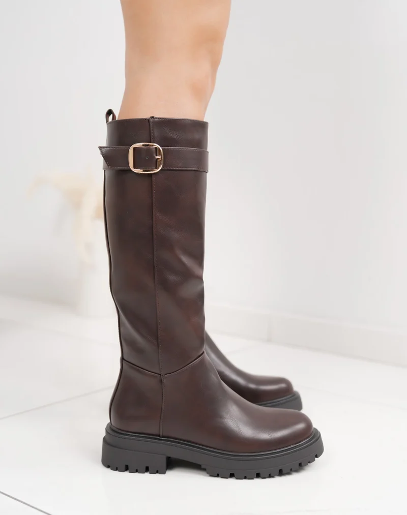 Bottes femme marron style cavalière confortables avec boucle dorée et semelle crantée