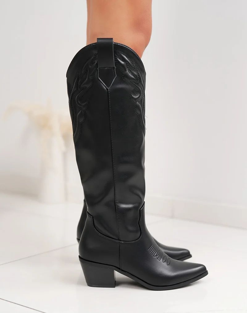 Bottes noires santiags à surpiqûres et bout pointu