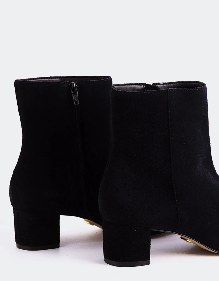 Gracyn Black Suede