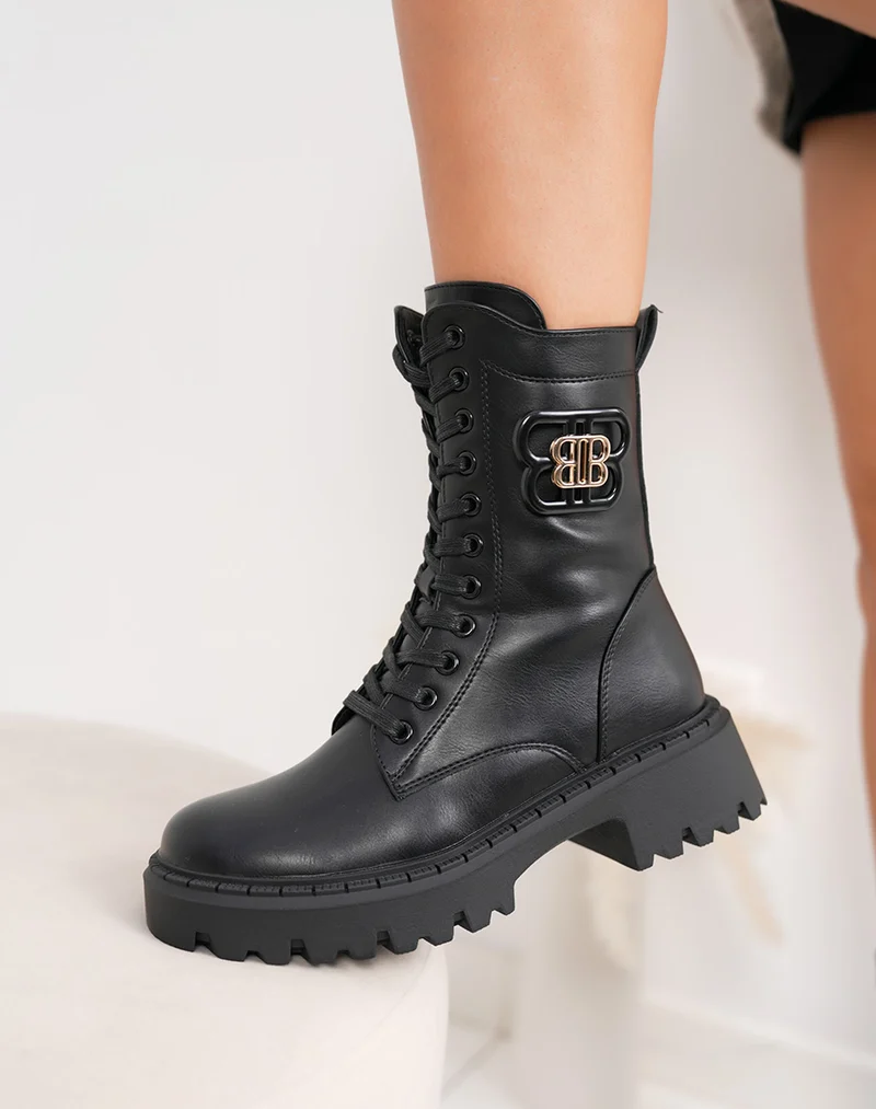 Bottines noires à lacets fourrées avec détail doré