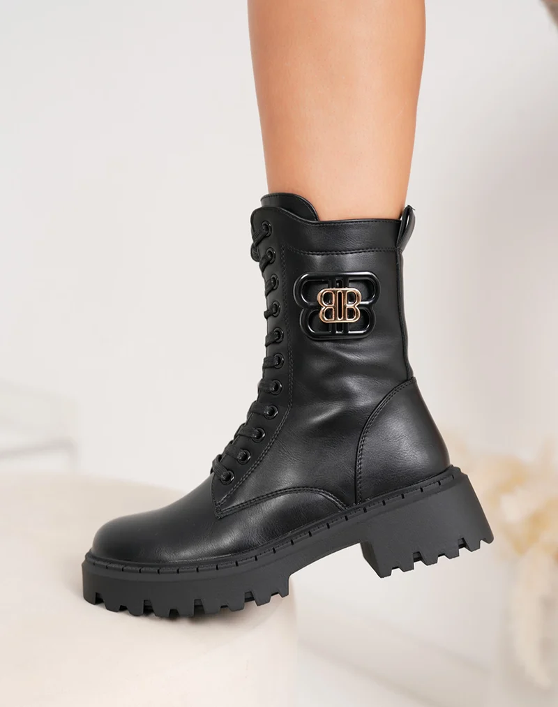 Bottines noires à lacets fourrées avec détail doré
