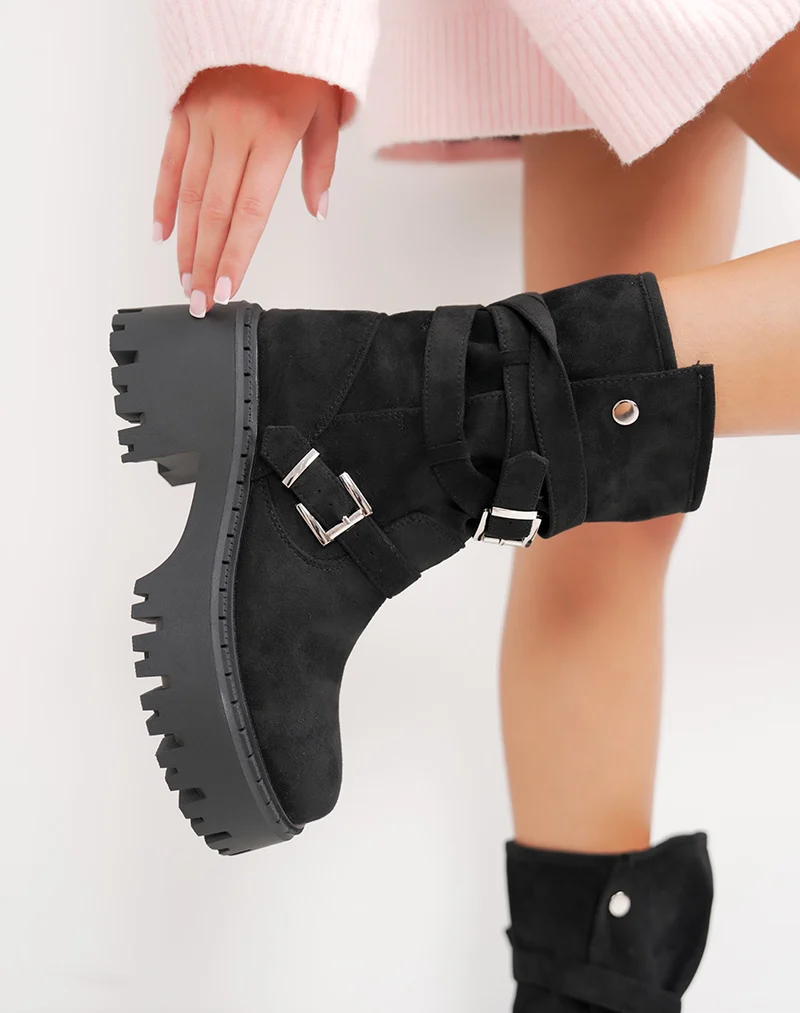 Bottines noires en suédine à sangles et semelle crantée style rock
