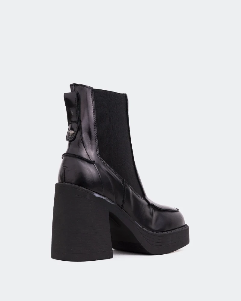 Pepas Black Leather