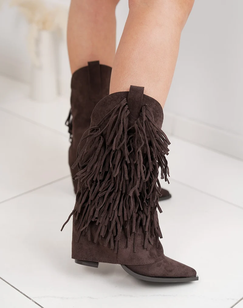 Santiags femme marron à franges en suédine avec talon haut et bout pointu tendance