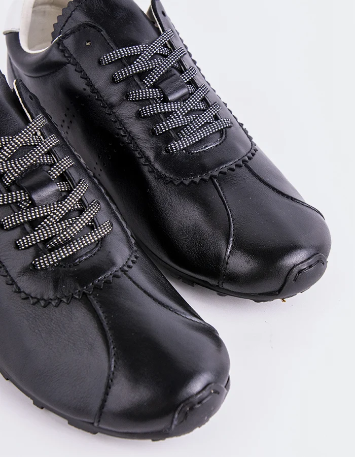 Mornetty Black Leather