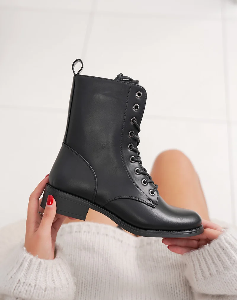 Bottines femme noires élégantes à lacets montants et intérieur fourré