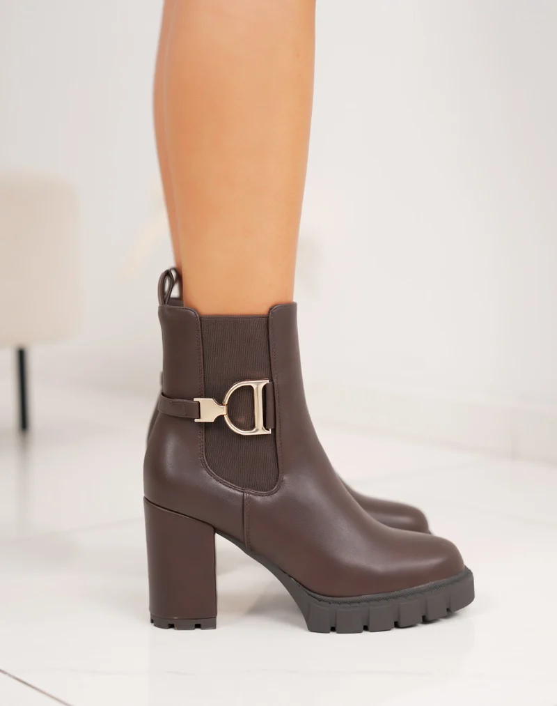 Bottines femme marron élégantes à talon haut avec détail doré