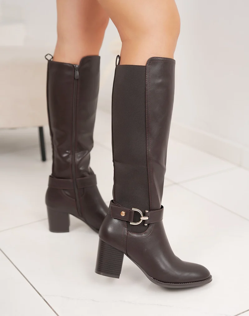 Bottes marron à talon épais et détail doré – Élégance intemporelle