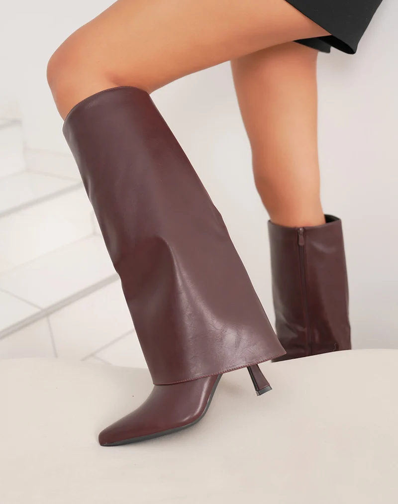 Bottes femme bordeaux élégantes à talons aiguilles, bout pointu et intérieur fourré