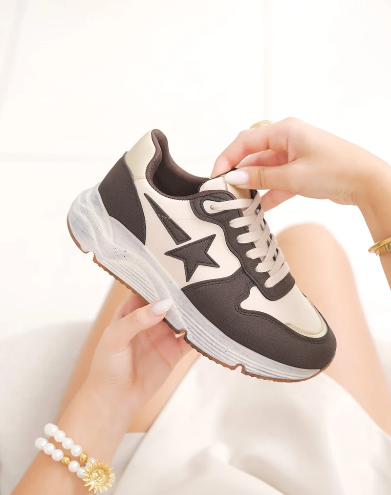 Basket femme marron tendance avec étoile filante et semelle effet délavé