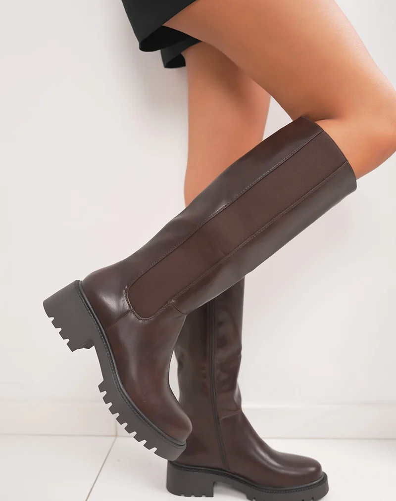 Bottes marron à semelle crantée et élastique latéral