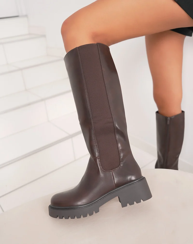 Bottes marron à semelle crantée et élastique latéral