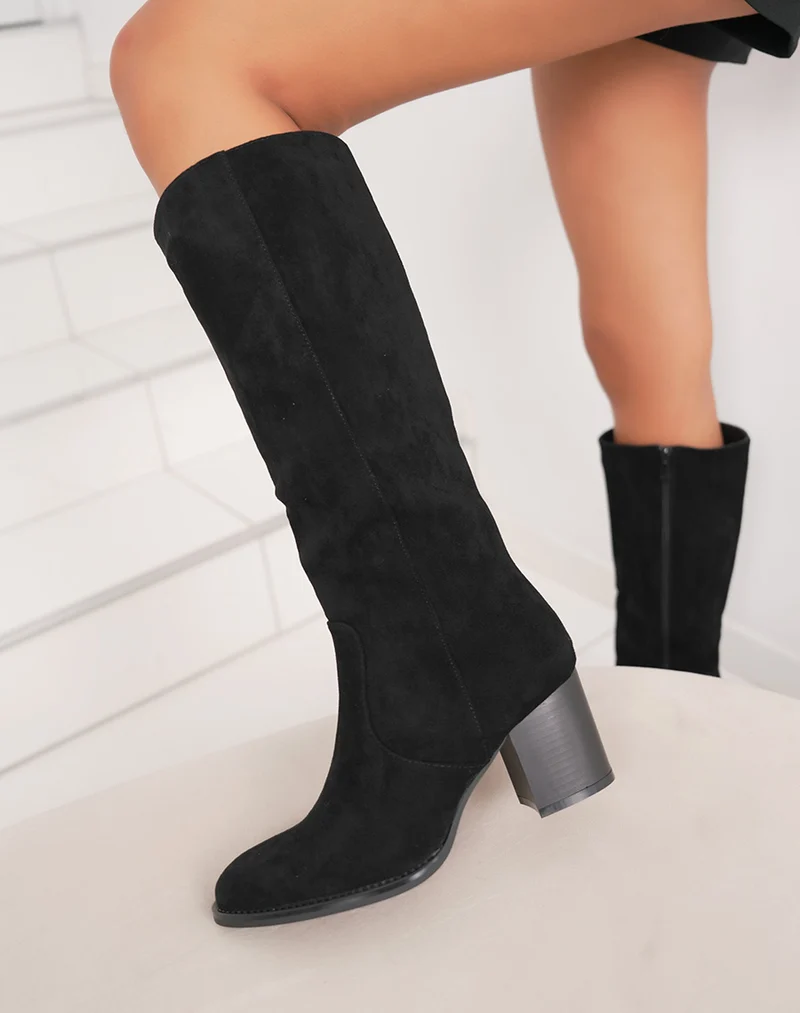 Bottes noires en suédine à talon carré et intérieur fourré