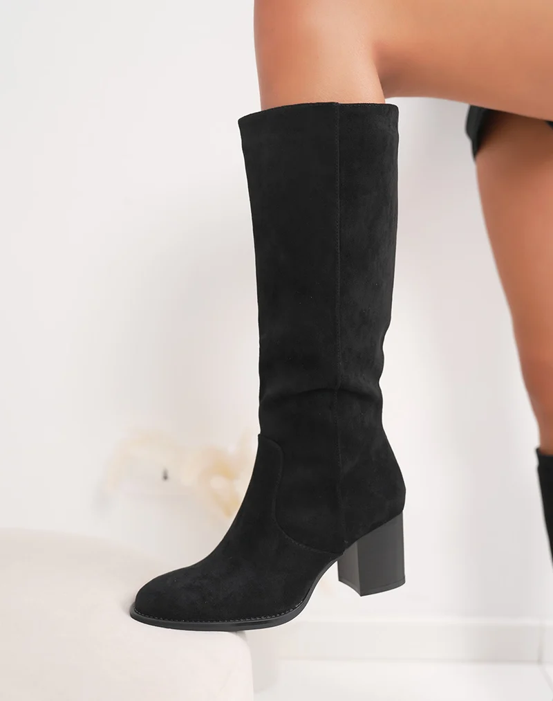 Bottes noires en suédine à talon carré et intérieur fourré