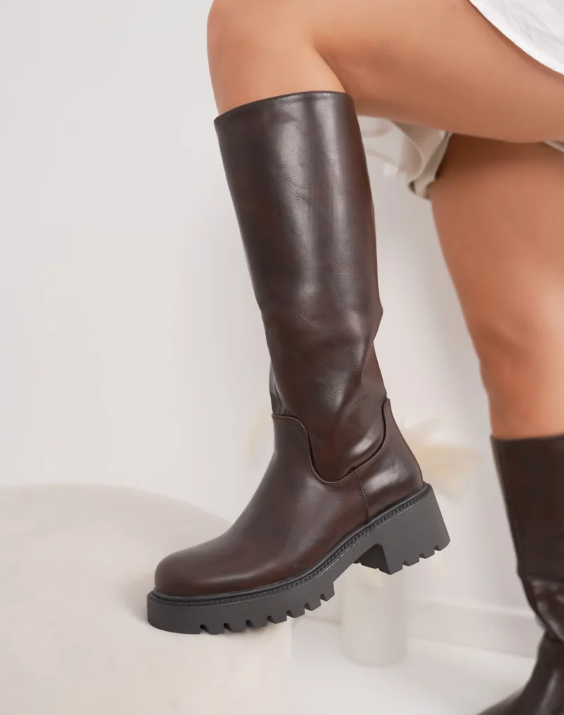 Bottes marrons à semelle crantée et zip doré