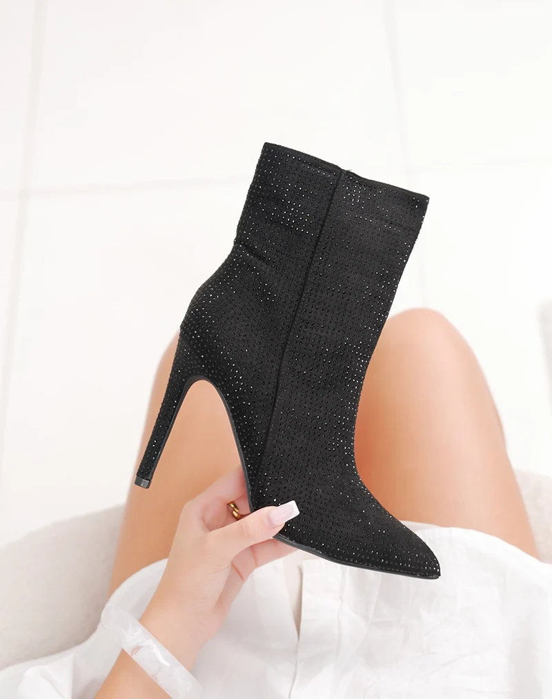 Bottines noires à strass et talon aiguille