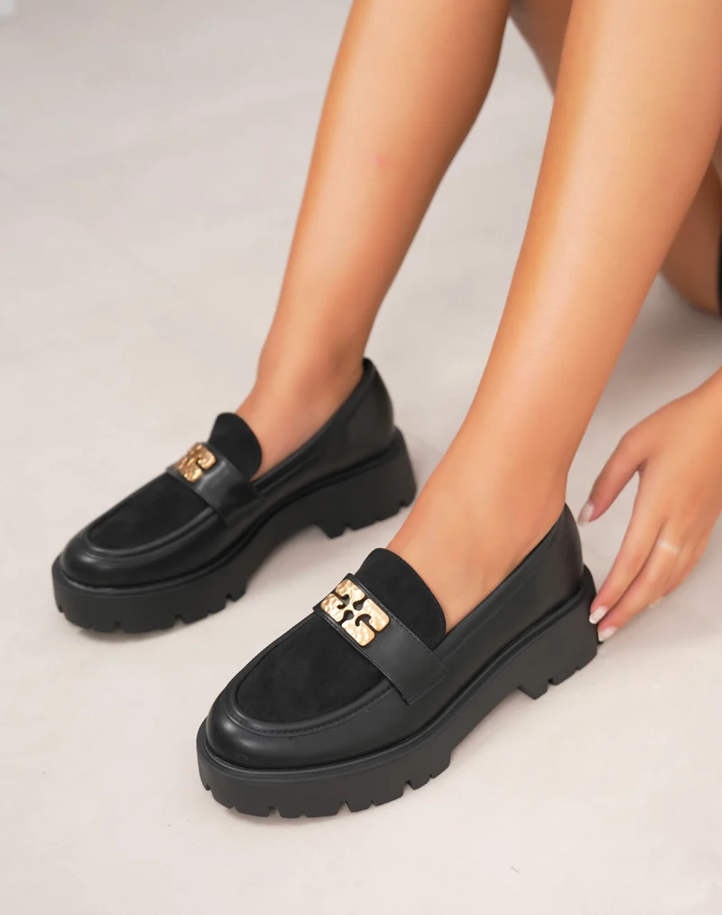 Mocassins noirs bi-matière avec bijou doré