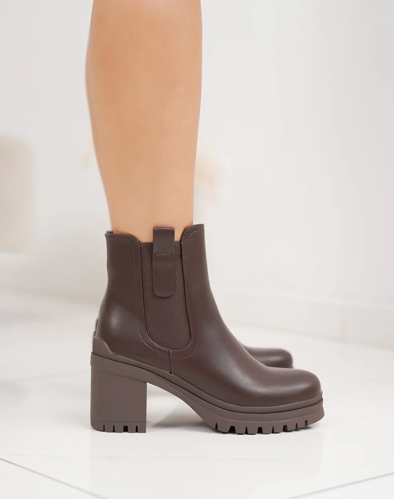 Bottines marron à talon carré fourrées