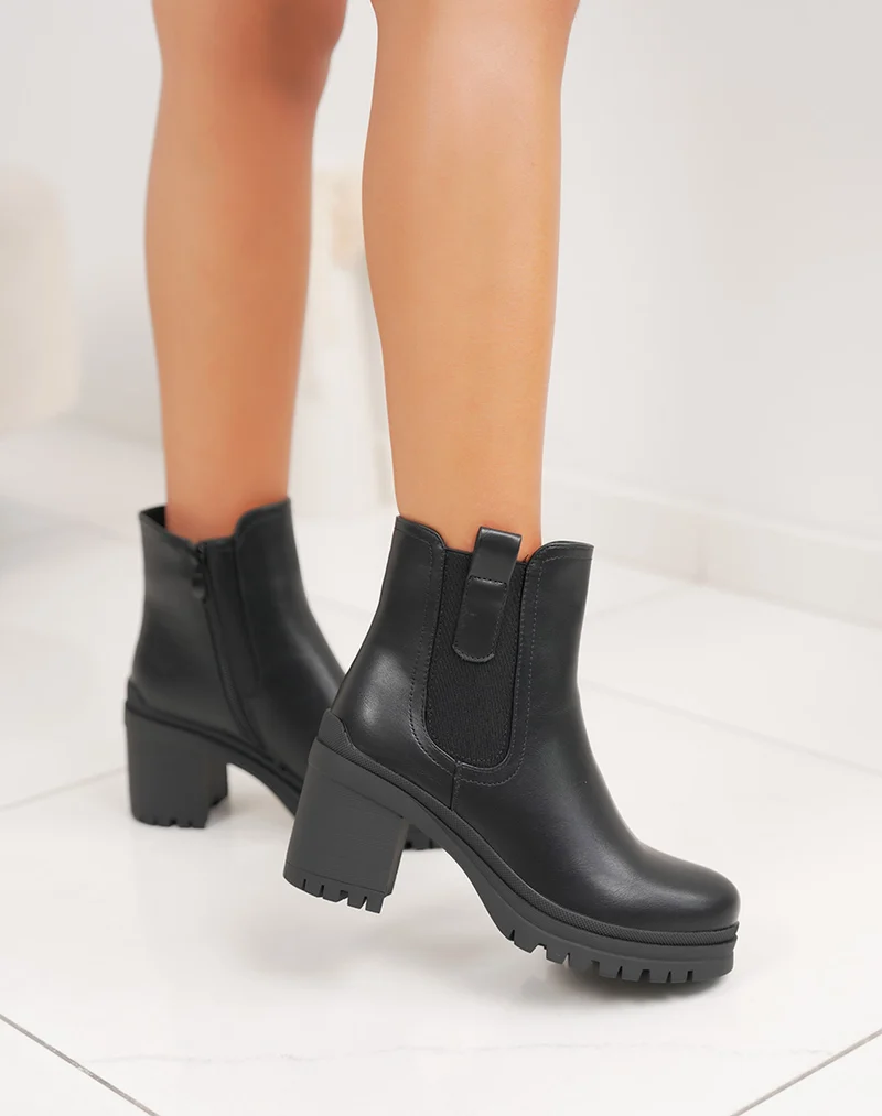 Bottines noires à talon carré fourrées