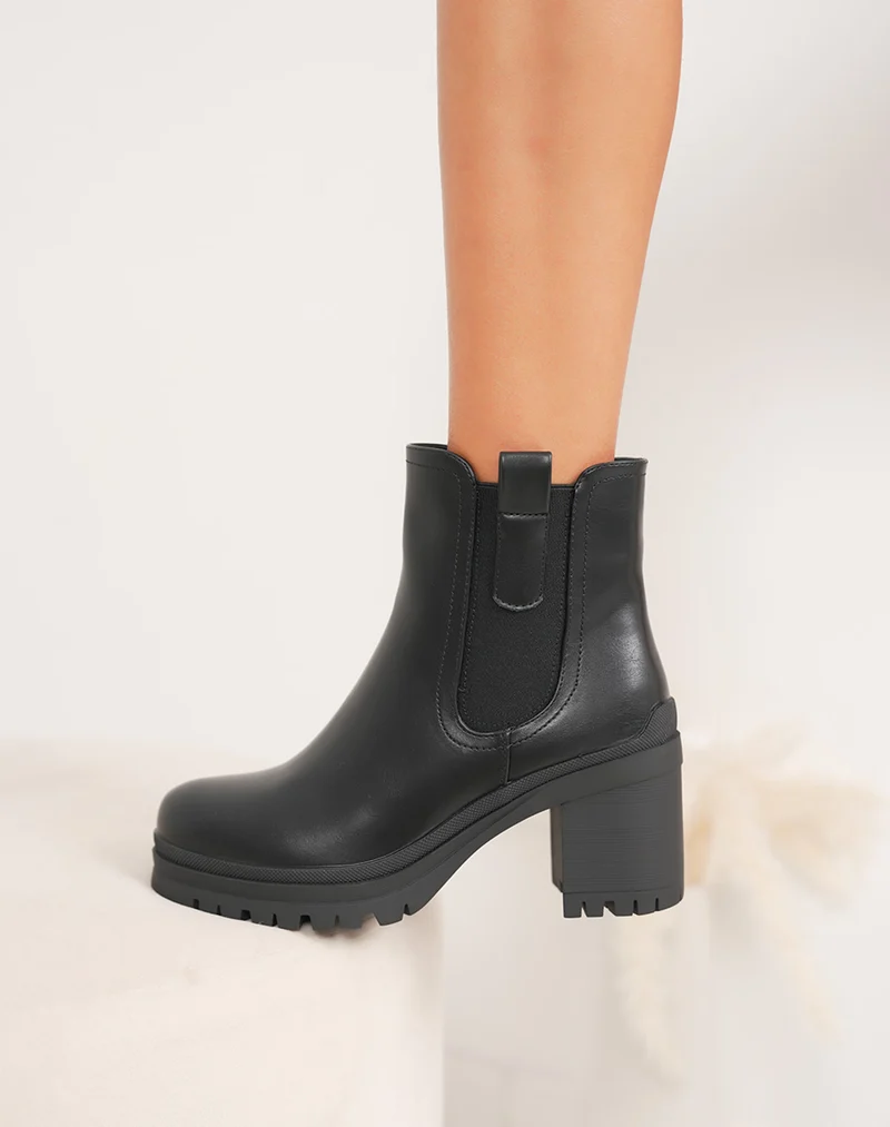 Bottines noires à talon carré fourrées