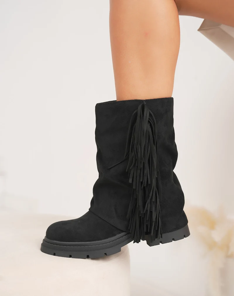 Bottines noires en suédine à franges et semelle crantée