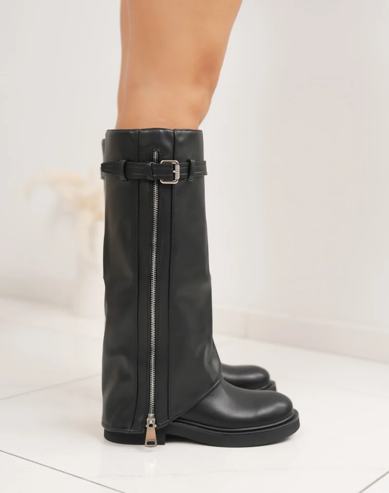 Bottes noires à revers avec zip et petit talon épais pour un look moderne