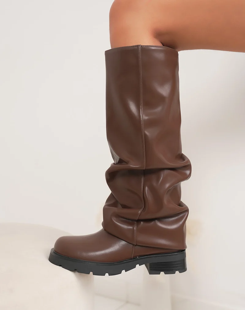 Bottes marron à revers avec semelles crantées et doublure chaude