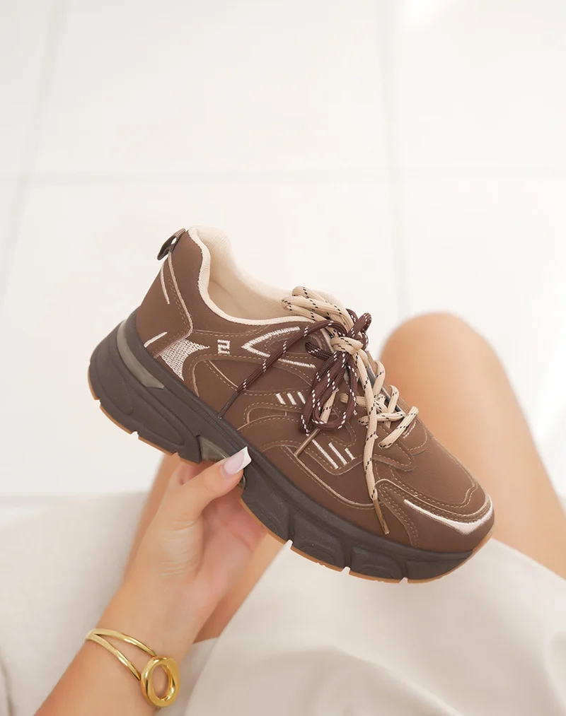 Baskets marron femme – Semelle épaisse – Lacets bicolores – Style chunky