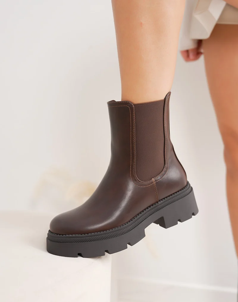 Bottines femme marron style chelsea à semelle crantée épaisse et plateforme
