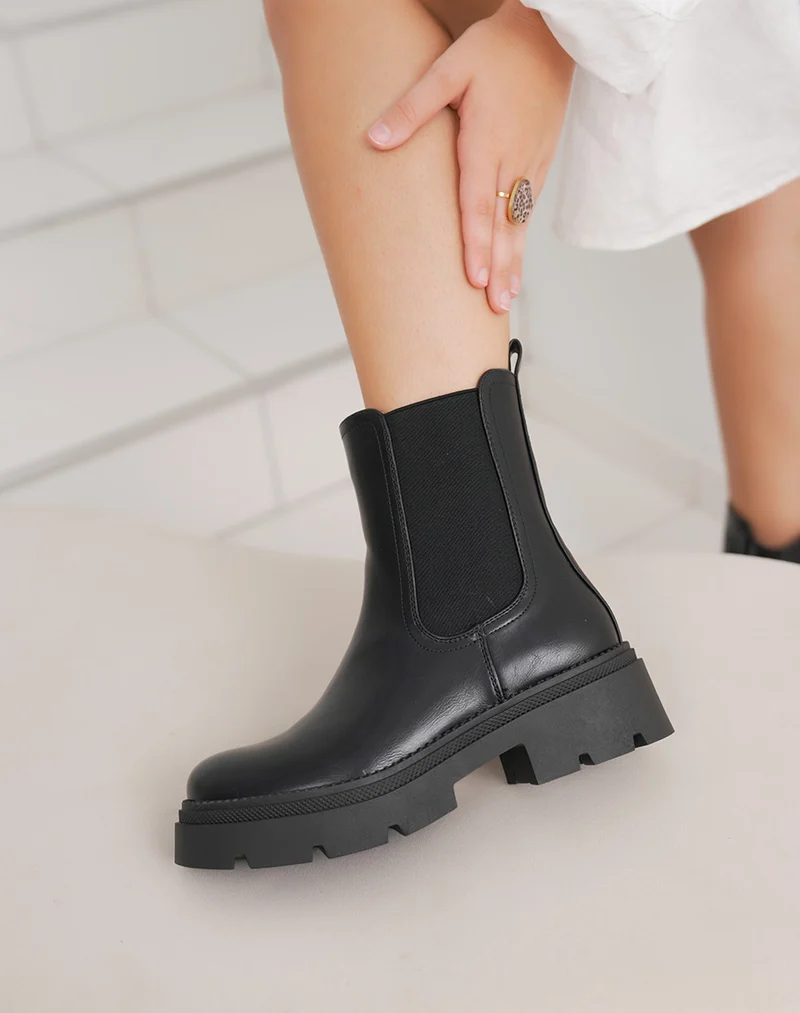 Bottines femme noires style chelsea à semelle crantée épaisse et plateforme