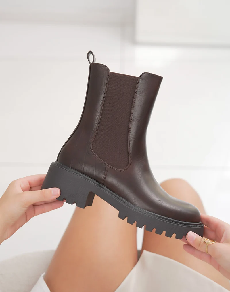 Bottines femme marron style chelsea tendance avec détail croco