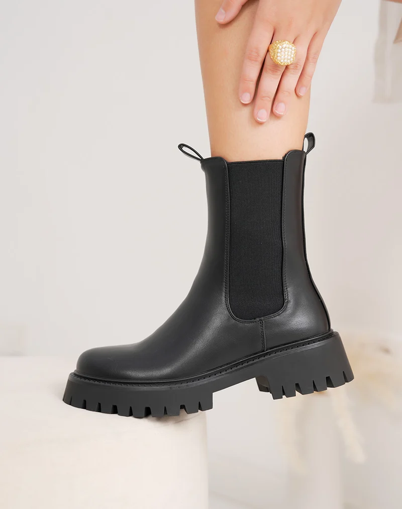 Bottine femme noire Chelsea à semelle épaisse crantée et talon confortable