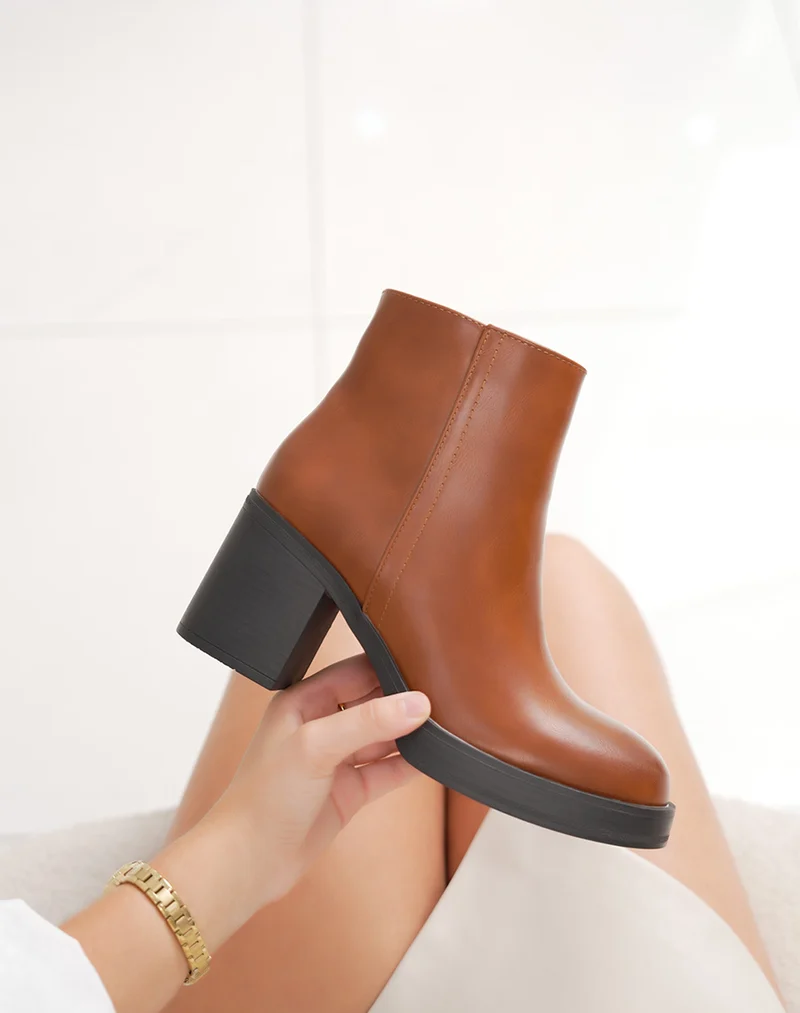 Bottine femme camel courte tendance à talon carré avec plateforme moderne