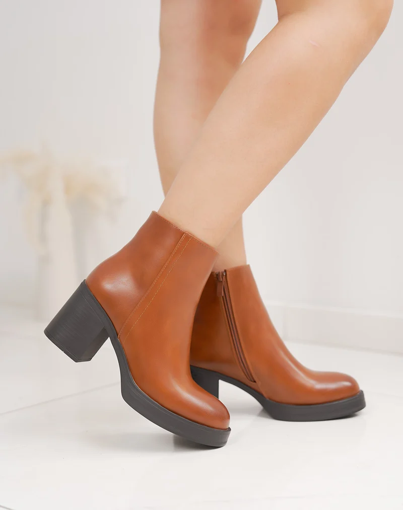 Bottine femme camel courte tendance à talon carré avec plateforme moderne