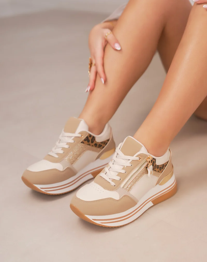Baskets femme beiges à semelle épaisse dorée et détails léopard tendance