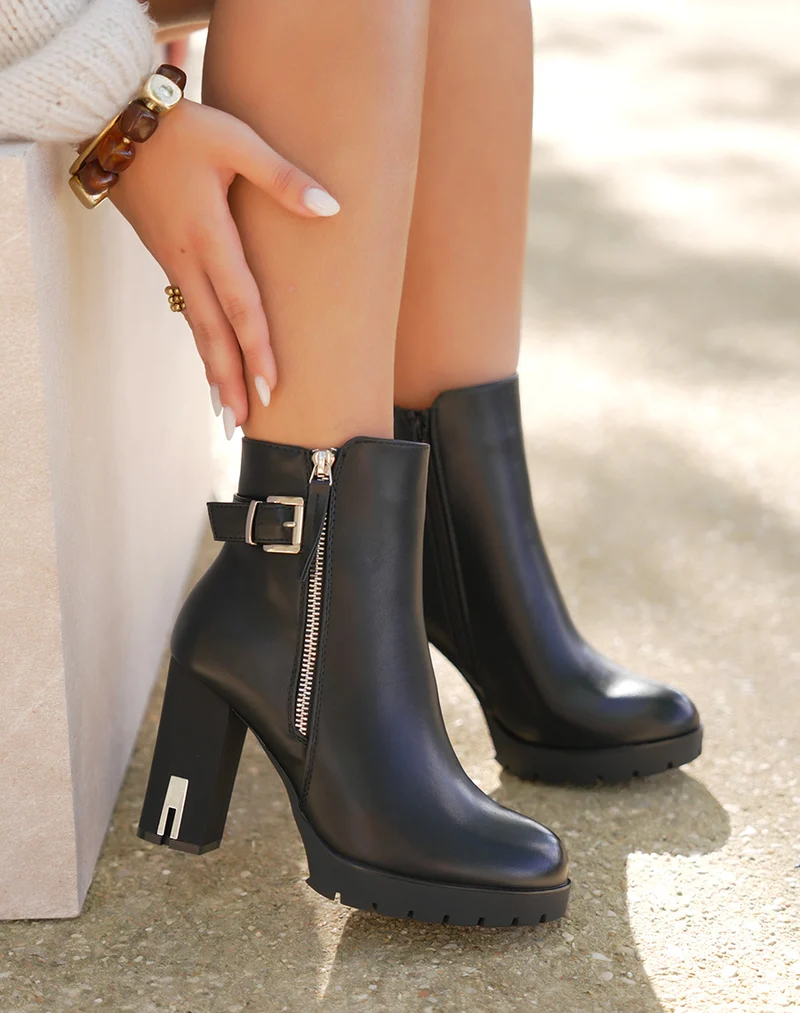 Bottines noires à talon carré avec zip et détails argentés – Intérieur fourré
