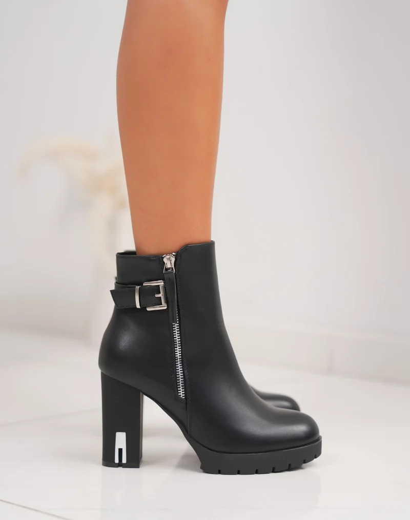 Bottines noires à talon carré avec zip et détails argentés – Intérieur fourré