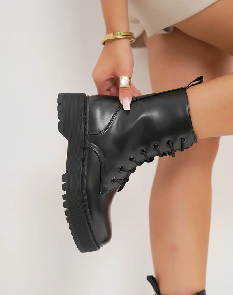 Bottines noires à lacets femme – Semelle crantée épaisse et intérieur fourré