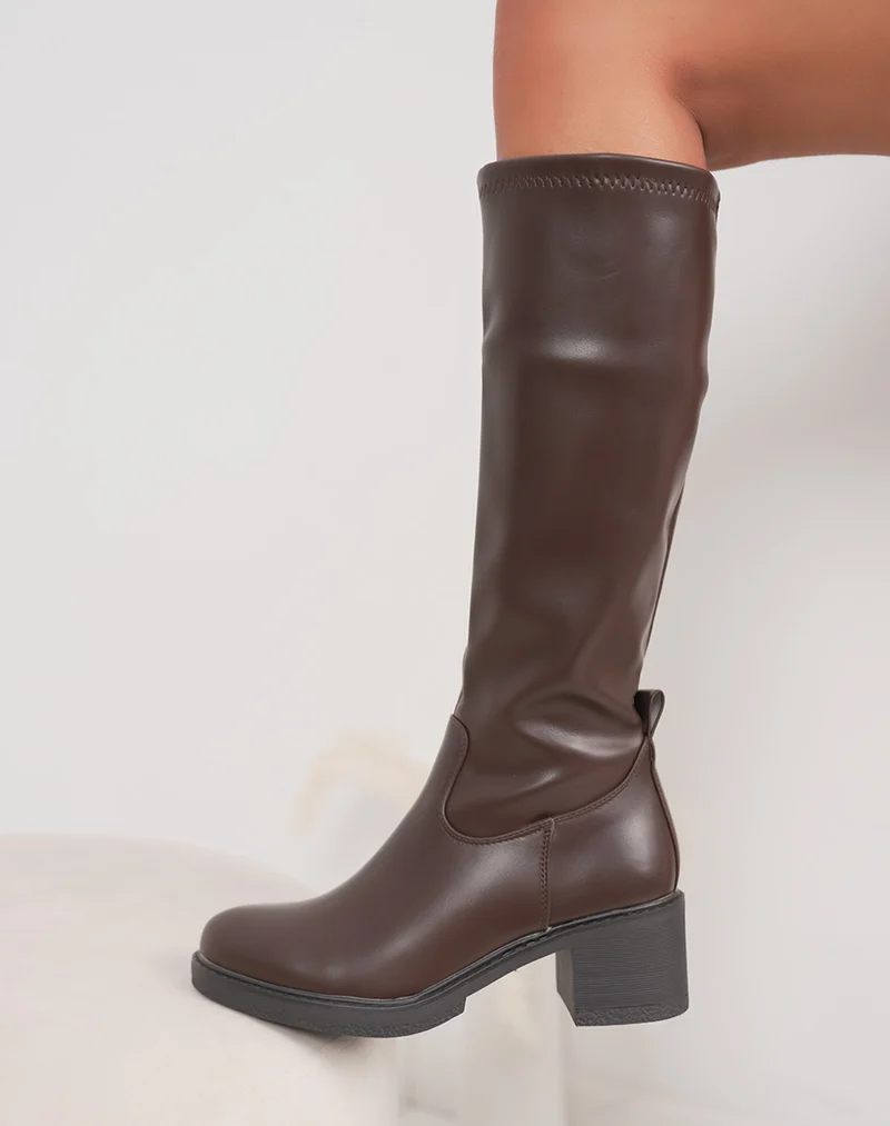 Bottes femme marron confortables à talon épais moyen et bout rond fourré