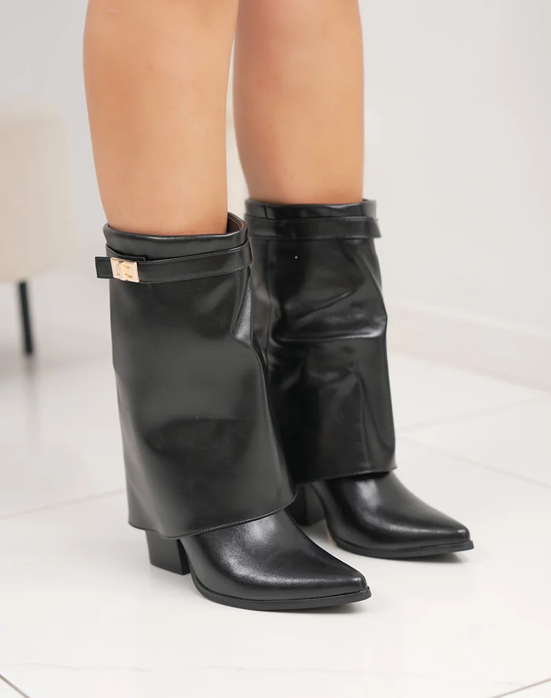 Bottes femme noires vernies à revers avec lanière dorée et talon carré