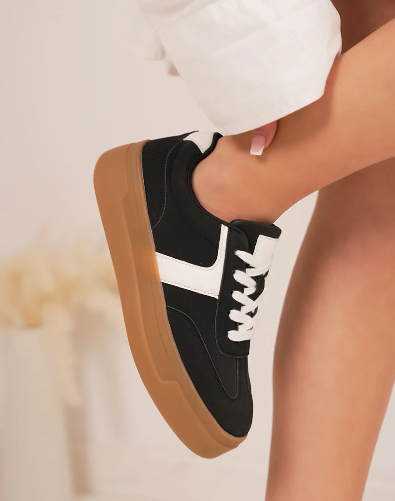 Basket femme noire et blanche tendance à triple plate-forme marron