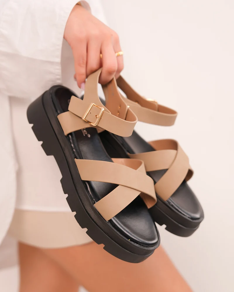 Mules femme taupe avec brides croisées et semelle crantée