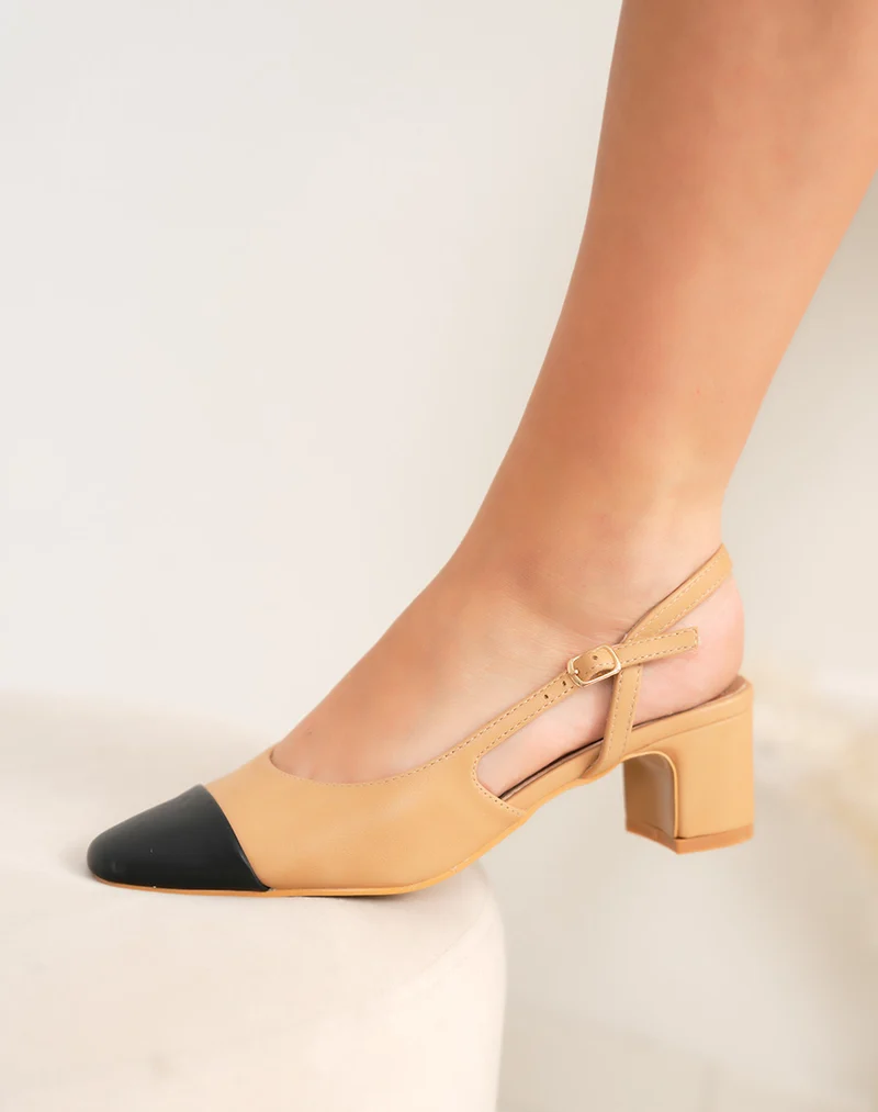 Escarpins femme camel à bout noir élégant avec lanière ajustable et talon