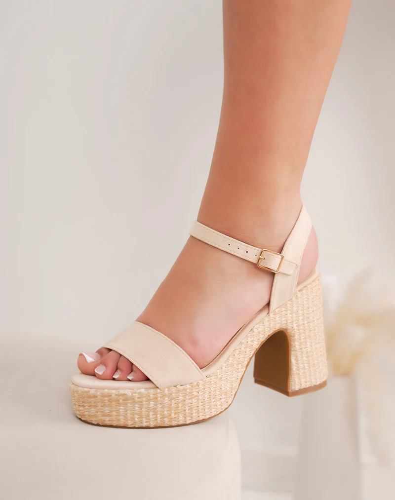 Sandales femme beiges en suédine à talon carré effet tissé