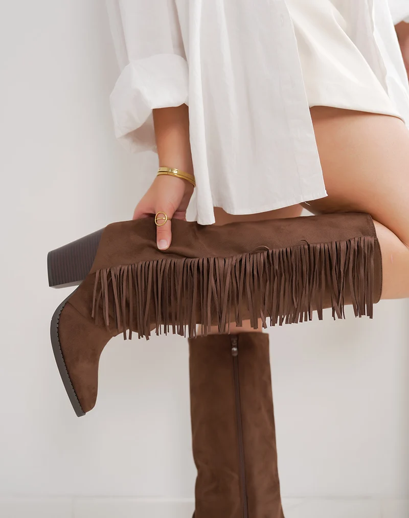 Bottes femme marron élégantes en suédine à franges avec talon carré et bout pointu