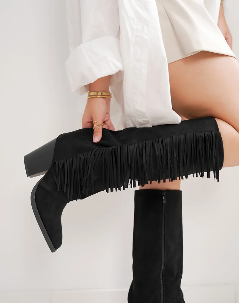Bottes femme noires tendance en suédine avec franges, talon carré et bout pointu