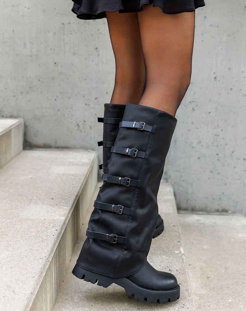 Bottes femme noires tendance à lanières et semelle crantée
