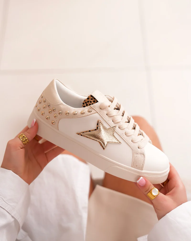 Baskets femme FINDLAY blanches à étoile dorée et détails cloutés tendance