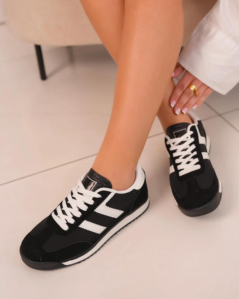 Basket femme noire et blanche avec rayures latérales